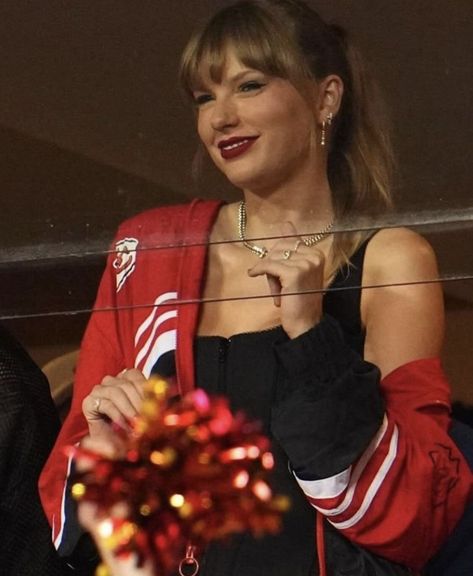 Taylor Swift Fotos, Chiefs Game, Taylor Swift Web, Taylor Swift Cute, Estilo Taylor Swift, Taylor Swift Wallpaper, Long Live Taylor Swift, Swift 3, Taylor Swift Fan