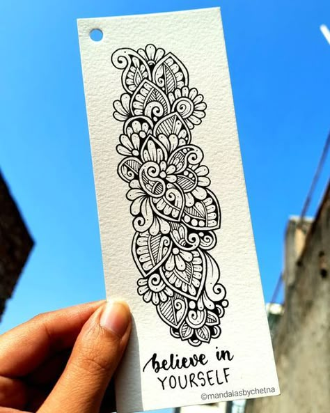 Easy Mandala Bookmark, Anime Bookmarks Ideas, Mandala Art Bookmark, Zentangle Bookmarks, Process Tattoo, Flower Sketch Pencil, Mandala Bookmark, Pattern Bookmark, Mandala Drawings