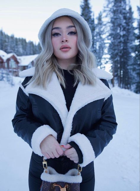 Natalie Cuevas, Recreate Pictures, Pretty Females, Role Model, Best Youtubers, Role Models, Makeup Ideas, Winter Wonderland, Hair And Nails