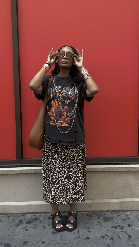 DEF LEPPARD OVERSIZED SHIRT DRESS curated on LTK Class Summer Outfit, How To Style A Leopard Skirt, Atlanta Outfits, T Shirt With Skirt, Leopard Dress Outfit, Long Skirt Looks, Looks Festival, Leopard Skirt Outfit, 70s Inspired Outfits