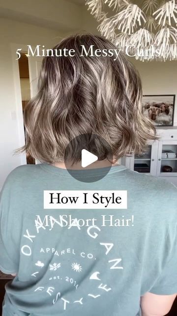 How To Curl Choppy Bob Waves, How To Curl Loose Waves Short Hair, How To Curl Hair Easy And Fast, Short Curly Hair Beach Hairstyles, Easy Style Short Hair, Big Loose Curls Short Hair, How To Style Wavy Lob, Shoulder Length Hair Loose Curls, Types Of Curls For Short Hair