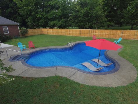 Laguna Freeform Vinyl Inground Pool with Fiberglass Step, Tanning Ledge, Umbrella Holder, Concrete Coping, and Stamped Patio Vinyl Liner Pool With Tanning Ledge, Inground Pool With Tanning Ledge, Vinyl Inground Pool, Pool With Tanning Ledge, Pretty Pools, Stamped Patio, Pool Goals, Simple Pool, Tanning Ledges