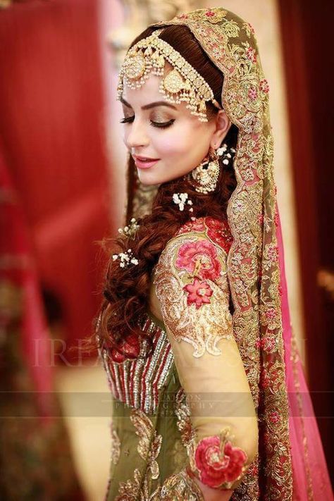 Mathapatti Designs, South Asian Women, Fashion Knowledge, Muslim Brides, Mehndi Dress, Bridal Fashion Jewelry, Pakistani Bridal Dresses, Pakistani Wedding Dresses, Desi Wedding