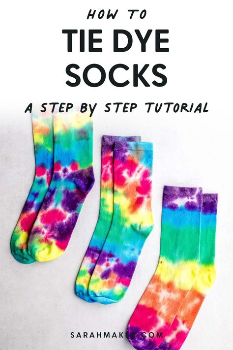 Diy Tie Dye Socks, Easy Diy Tie Dye, Dyed Socks, Ty Dye, Tye Dye Patterns, Diy Tie Dye Techniques, Tie Dye Patterns Diy, Diy Tie Dye Shirts, Tie Dye Party