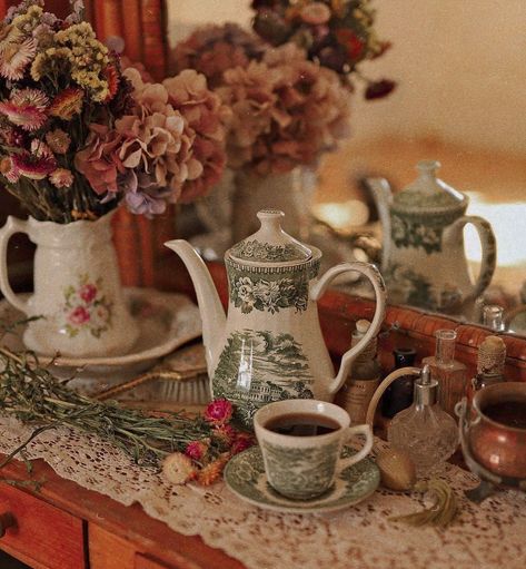 Value of Nothing — I can just imagine myself sitting down at the head... Grandmacore Aesthetic, Simple Living Room Decor, Tea And Books, Edwardian Style, Cottage Core Aesthetic, Rustic Colors, Just Imagine, Tea Cozy, Summer Memories