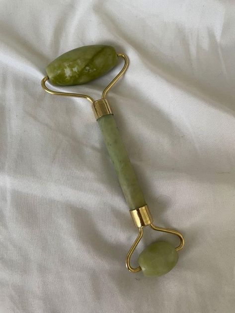 BAIMEI Jade Roller & Gua Sha Facial Tools Face Roller and Gua Sha Set for Skin Care Routine and Puffiness - Green Redness Reducing Skin Care, Face Roller And Gua Sha, Skincare Obsession, Girlie Gifts, Roller And Gua Sha, Gua Sha Set, Face Massage Roller, Skin Roller, Facial Tools