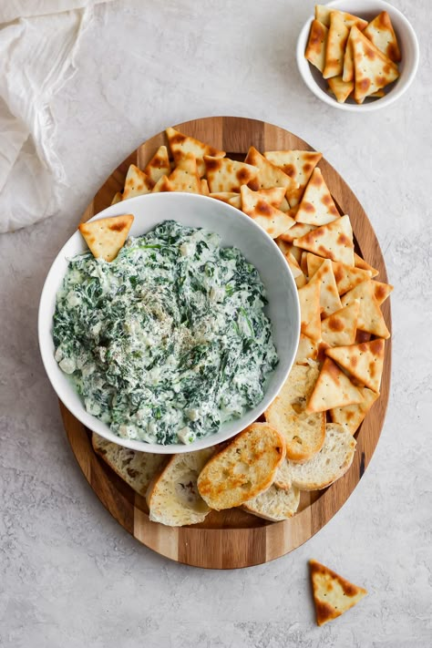 Crockpot Spinach Dip is a delicious and healthy(er) way to enjoy spinach parmesan dip at your next tailgate party. This easy spinach dip is the perfect appetizer! It's so tasty AND it's a healthy spinach dip you won't feel guilty about eating! Spinach Artichoke Dip Pita Chips, Spinach Dip Party Tray, Spinach Artichoke Dip Aesthetic, Spinach Dip Charcuterie Board, Easter Spinach Dip, Bread And Spinach Dip, Crockpot Spinach Dip, Spinach Dip Appetizers, Healthy Spinach Dip