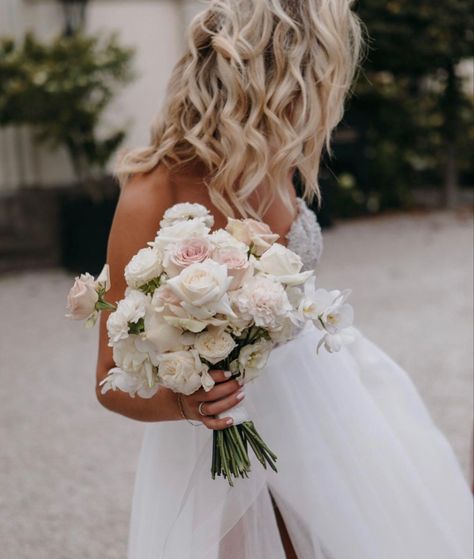 White And Blush Rose Bouquet, Blush And Ivory Wedding Bouquet, Simple Elegant Bridal Bouquet, White And Blush Bridal Bouquet, Blush And White Bouquet, Pink And White Wedding Bouquet, White And Pink Wedding, Blush Rose Bouquet, Modern Bridal Bouquets