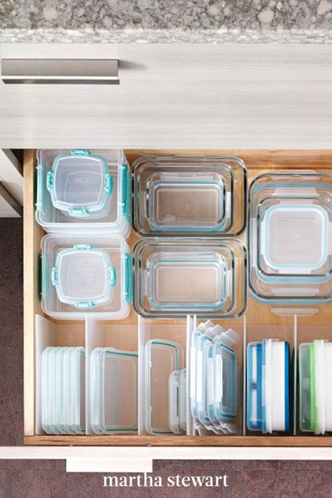 Tame your food storage by using drawer dividers. Now you can easily find the container (and it's matching lid!) you need. #marthastewart #organization #cleaninghacks #kitchentips #kitchenorganizationideas Deep Drawer Organization Kitchen, Deep Drawer Organization, Tupperware Organizing, Apartment Storage, Kitchen Organization Diy, Kitchen Organisation, Kitchen Drawer Organization, Organisation Hacks, Organizing Hacks