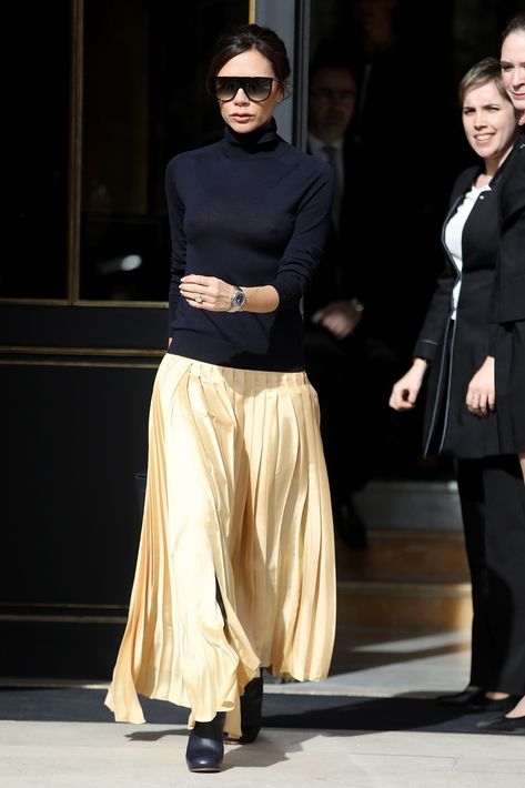 Style Victoria Beckham, Mode Country, Inverted Triangle Outfits, Posh And Becks, Beckham Style, Victoria Beckham Outfits, Victoria Beckham Style, Victoria Fashion, Victoria B