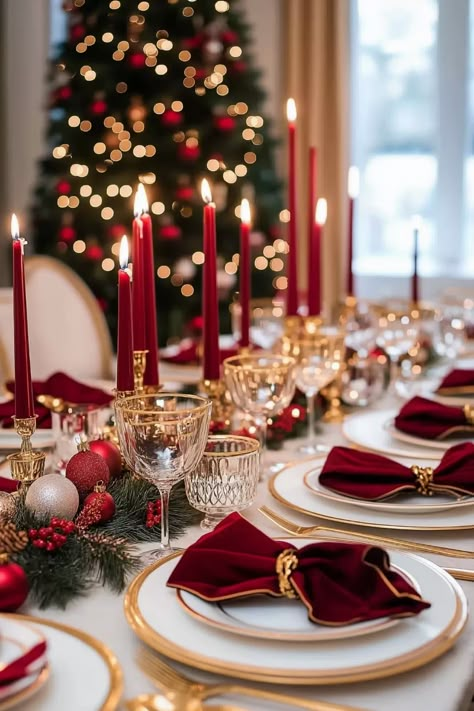 These Christmas table setting ideas are gorgeous and make such great Christmas tablescapes! You definitely need to see these Christmas table setting ideas if you are looking for the best ways to create gorgeous Christmas table setting! Home For Christmas Theme, Gold Tablescape Christmas, Christmas Table With Red Tablecloth, Christmas Table Elegant, Classy Christmas Table Settings, Elegant Christmas Table Setting Ideas, Traditional Christmas Table Decor, Christmas Table Themes, Christmas Diy Table Centerpieces