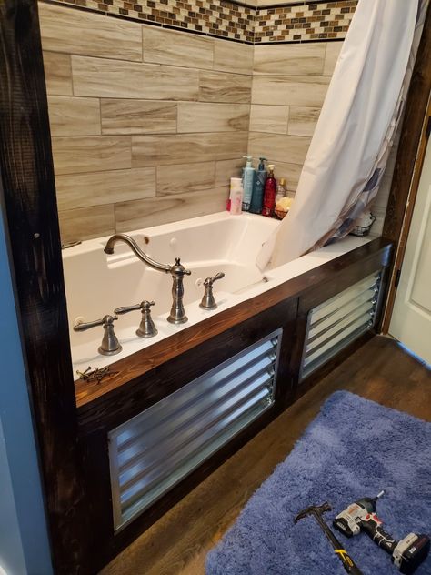 Small Western Bathroom Remodel, Bathtub Surround Ideas Diy, Bathtub Only Bathroom, Tin Shower Walls Rustic Bathrooms, Western Bathroom Remodel, Small Western Bathroom Ideas, Galvanized Shower Walls, Log House Bathroom, Small Cabin Bathroom Ideas