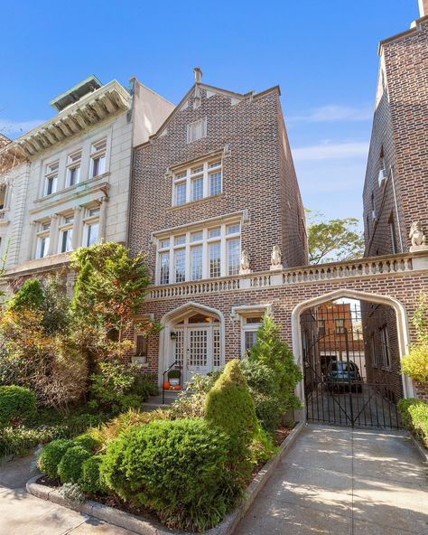 Townhouse Architecture, Prospect Park Brooklyn, Park Slope Brooklyn, Brooklyn Brownstone, Art Deco Bathroom, Deco Bathroom, Park Slope, Prospect Park, New York Photos