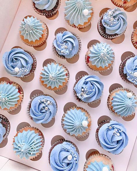 Cupcake Decor, Eat Cupcakes, Blue Cupcakes, Blue Desserts, Elegant Birthday Cakes, Cupcake Cake Designs, Summer Cookies, Cupcakes Cake, Easy Cupcakes