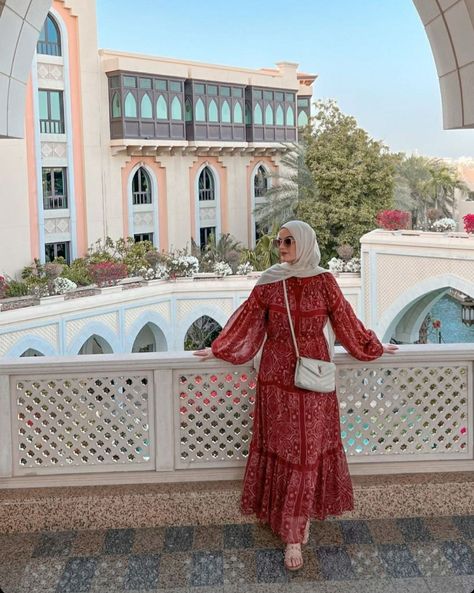 Honeymoon Outfits Modest, Honeymoon Outfits Hijab, Modest Honeymoon Outfits, Hijabi Honeymoon Outfits, Hijab Holiday Outfits, Modest Vacation Outfits Hijab, Dress For Beach Vacation Outfit Ideas, Modest Beach Outfits Women, Hijab Vacation Outfits