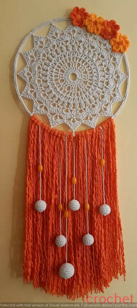 Dreamy DIY: Crochet Dream Catcher Gift Idea (Free Pattern) Dream Catcher Step By Step, Diy Wall Hanging Yarn, Crochet Dreamcatcher Pattern, Dream Catcher Gifts, Crochet Dream Catcher, Diy Dream Catcher Tutorial, Crochet Phone Cover, Crochet Christmas Ornaments Free, Dream Catcher Decor