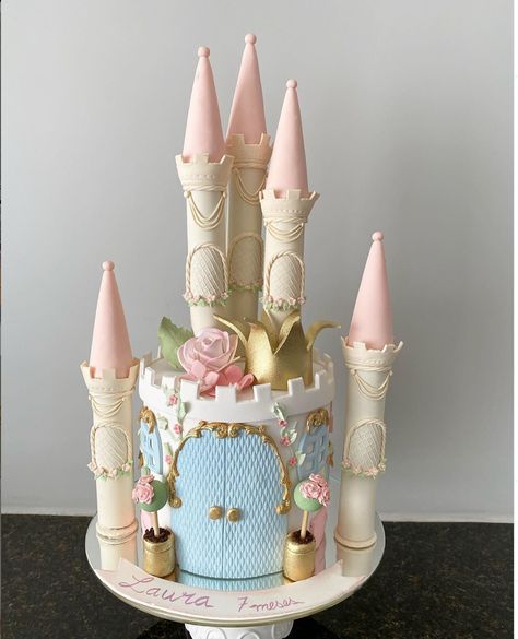 Castle, Princess, Towers, Flowers - @cupcakesdabianca Cinderella Castle Cake, Bolo Hot Wheels, Castle Birthday Cakes, Princess Castle Cake, Pig Birthday Cakes, Disneyland Birthday, Princess Birthday Party Decorations, Princess Theme Birthday, Princess Theme Birthday Party