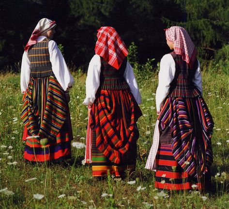 FolkCostume&Embroidery: Costume of Samogitia, Žemaitija, or Lower Lithuania Lithuanian Clothing, Lithuania Food, Empire Wallpaper, Popular Costumes, Folk Dresses, Eastern European, Ethnic Dress, Folk Costume, Lithuania