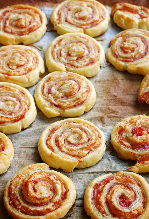 Bacon Puff Pinwheels Recipe — Eatwell101 Flat Bread Recipe Ideas, Bread Recipes Without Yeast, Bacon Puffs, Flat Bread Recipe, Pastry Pinwheels, Puff Pastry Pinwheels, Bread Recipe Ideas, Glutenfri Baking, Pinwheels Recipe