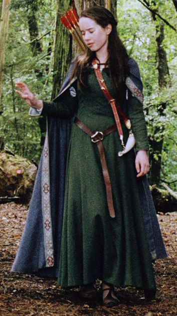 Susan the archer in an appropriate woodland dress. Narnia Outfits, Archery Costume, Narnia Costumes, Gaun Abad Pertengahan, Fest Outfits, Boardwalk Empire, Medieval Costume, Medieval Clothing, Medieval Dress