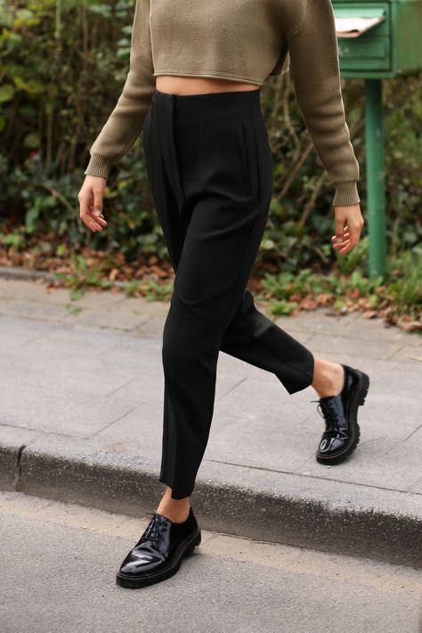 PANTS WITH A HIGH WAIST High Waisted Pants Outfit, Zara Trousers, Trouser Outfit, Zara Jumpsuit, Zara Outfit, Tuxedo Style, High Street Fashion, Jumpsuit Trousers, Zara Pants