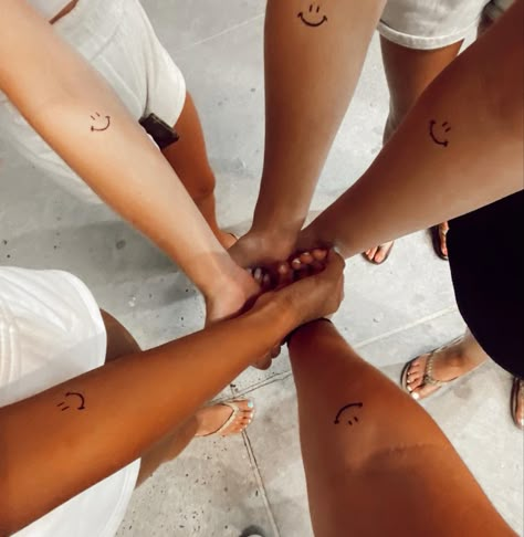 Small Matching Tattoos For Friend Group, Group Henna Tattoos, Big Group Tattoos, 4 Life 4 Ever Tattoo, Group Best Friend Tattoos, Tattoos For A Group Of 4, Group Of 5 Tattoos, Small Tattoos For Friend Group, Friend Group Tattoo Ideas