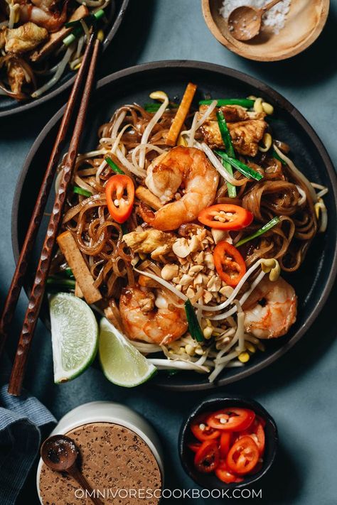 Shrimp Pad Thai - Omnivore's Cookbook Thai Seafood, Shrimp Pad Thai, Shrimp And Eggs, Deep Fried Tofu, Pad Thai Sauce, Asian Dinner Recipes, Pad Thai Noodles, Asian Noodle Recipes, Asian Dinners