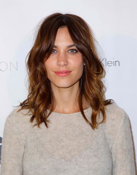 Alexa Chung 2014, Dress Like Taylor Swift, Alexa Chung Hair, Casual Shift Dress, Face Framing Hair, Alexa Chung Style, Make Up Inspiration, Hair Appointment, Shift Dresses