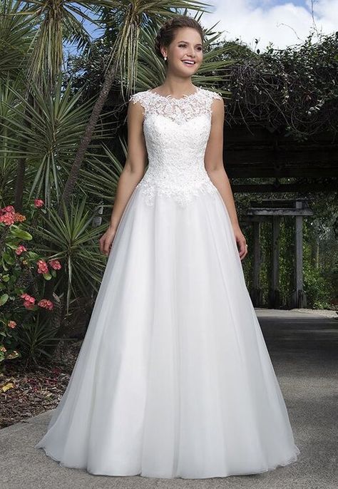 Wedding Dress Cinderella, Sabrina Neckline, Sweetheart Bridal, Lace Ball Gowns, Wedding Dresses With Flowers, White Wedding Dress, Sweetheart Wedding Dress, Tulle Ball Gown, Modest Wedding Dresses