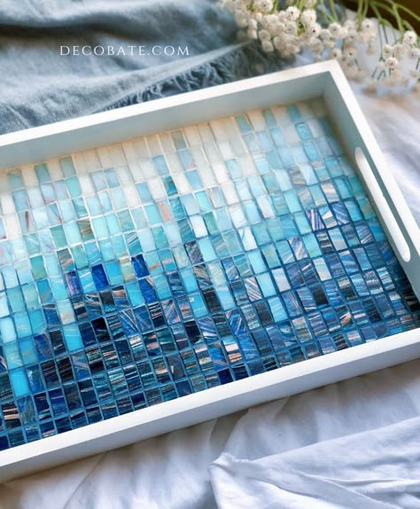 Water Mosaic Ideas, Mosaic Gift Ideas, Mosaic Trays Ideas, Mosaic Projects Ideas, Mosaic Column, Beginner Mosaic, Diy Mosaic Projects, Mosaic Trays, Waterline Tile