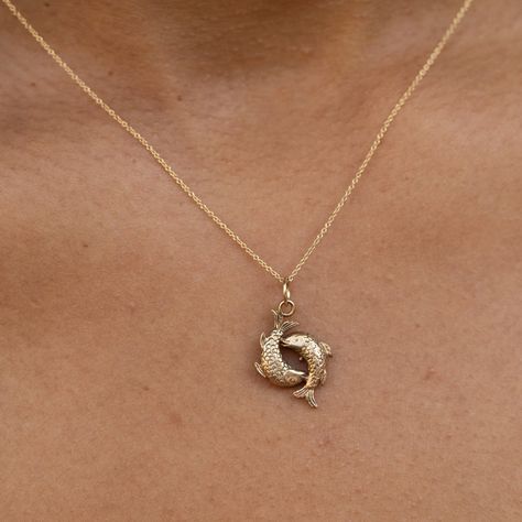 Vintage English Double Fish 9K Gold Pisces Zodiac Charm Pisces Fashion, Gold Fish Necklace, Immaculate Vibes, Pisces Jewelry, Around Arm Tattoo, Pisces Necklace, Fish Symbol, Fish Necklace, Fancy Jewellery Designs