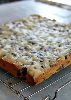 Jo and Sue: Easy Raisin Square Easy Squares Recipe No Bake, Raisin Squares Recipe, Raisin Squares, Chocolate Trifle Desserts, Raisin Filled Cookies, Raisin Bars, Traybake Cake, Awesome Cookies, Raisin Pie