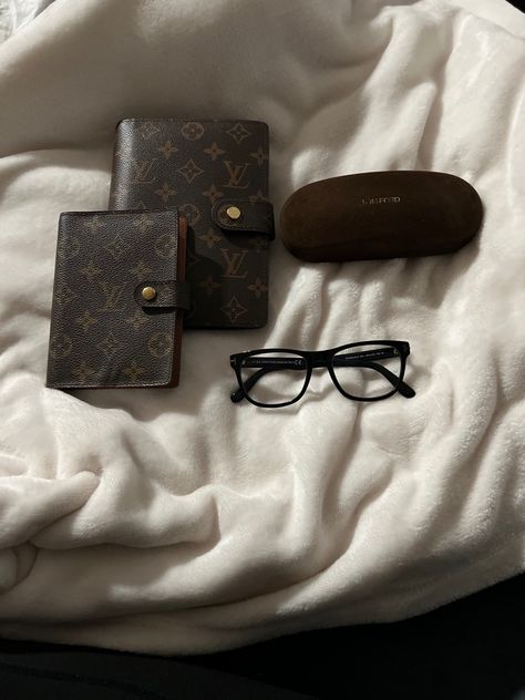 Louis Vuitton Planner Aesthetic, Lv Planner, Louis Vuitton Notebook, Louis Vuitton Planner, Louis Vuitton Agenda Pm, Media Planner, Louis Vuitton, Iphone