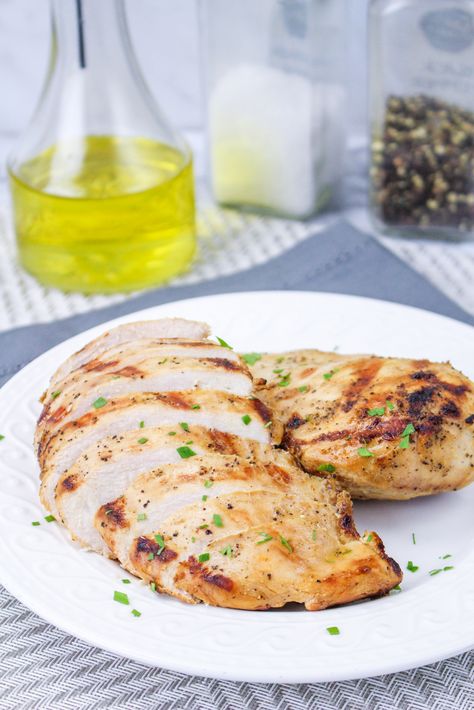 White Wine Marinade Chicken, White Wine Vinegar Recipes, Vinegar Chicken Marinade, Flavorful Grilled Chicken, Healthy Chicken Marinade, White Wine Chicken, Best Chicken Marinade, Easy Chicken Marinade, Vinegar Chicken