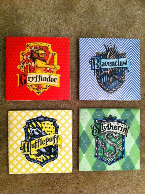 DIY Harry Potter coasters!! This pin only links to an image that was uploaded by the user, so there are no details on how to make these, but they are super-awesome so I'm repinning them anyway! Harry Potter Houses Painting, Harry Potter Coasters Diy, Harry Potter Diy Gifts, Inexpensive Christmas Gifts For Friends, Harry Potter Coasters, Harry Potter Wall Art, Diy Christmas Gifts For Friends, Diy Harry Potter, Harry Potter Painting