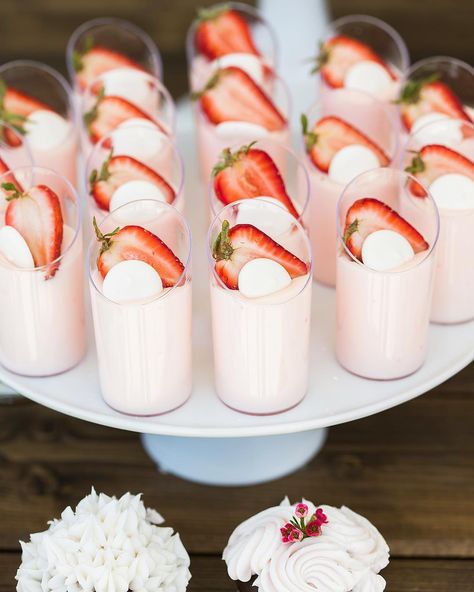 Strawberry Panna Cotta Cups #sugarcrushsweets #mini #dessertcups #sweets #desserttable #party #boho #cupcakes #goodness #dessert Pink Mousse Cups, Dessert Cups Wedding, Boho Cupcakes, Strawberry Panna Cotta, Shot Glass Desserts, Buffet Dessert, Dessert Shooters, Mini Dessert Cups, Dessert Containers