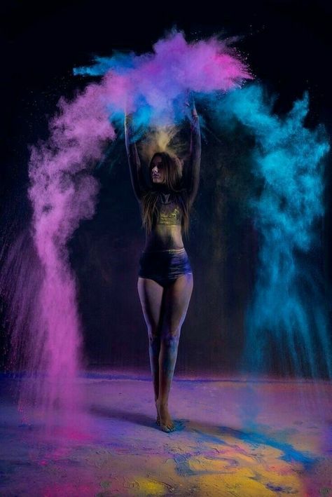 Dance Chalk Photography, Colour Powder Photography, Dance Powder Photoshoot, Color Powder Photoshoot Dance, Holi Colors Photography, Holi Powder Photoshoot, Buduior Poses Photo Ideas, Color Powder Photoshoot, Powder Paint Photography