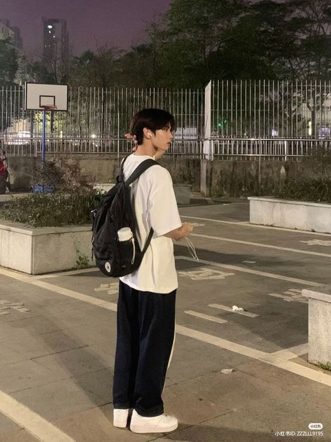 Douyin Men Fashion, Korean Boy Outfits Aesthetic, Comfy Boy Outfits, Dark Style Korean, Uk Outfits, Boys Ootd, Chinese Streetwear, Korean Street Fashion Men, Sweater Outfits Men