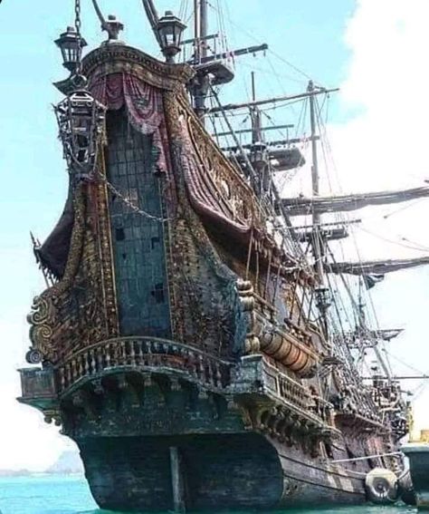 Pirate Ship Art, Galleon Ship, Pirate History, Navi A Vela, Black Beard, Bateau Pirate, Model Ship Building, Old Sailing Ships, Clipper Ship