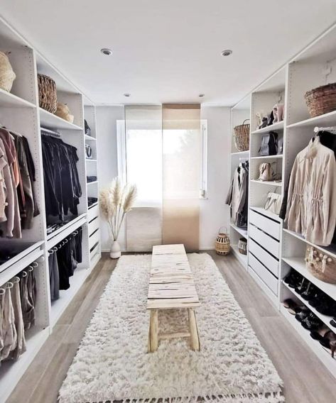 A Walk In Closet, Dressing Room Closet, Dream Closet Design, Interior Design Per La Casa, Wardrobe Room, Closet Decor, Closet Inspiration, Walk In Wardrobe, Design Del Prodotto