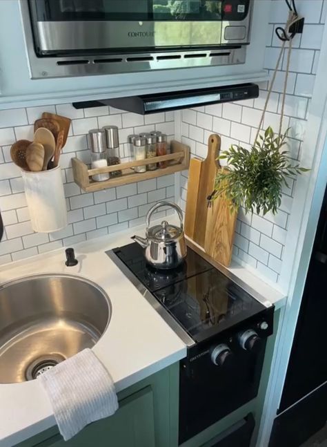 Kitchen Camper Ideas, Cute Rv Decor, Fifth Wheel Decorating Ideas, Small Rv Decorating Ideas, Rv Kitchen Ideas, Camper Kitchen Ideas, Small Camper Makeover, Camper Living Full Time, Small Travel Trailer Remodel