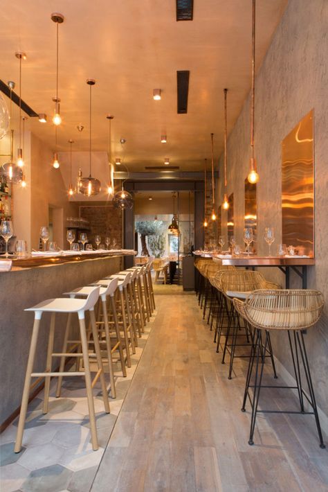 London Restaurant Impresses With Lots Of Copper Beauty Small Restaurant Interior, Small Restaurant Design, Bar Deco, Café Design, Lake House Interior, Restaurant Flooring, Small Restaurant, Small Restaurants, Burger Restaurant