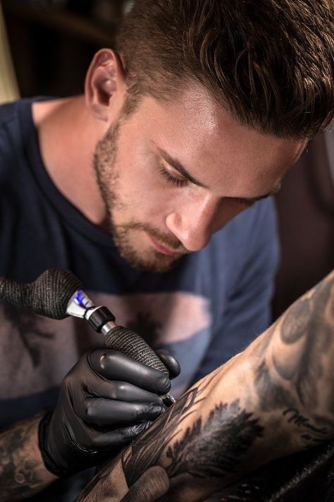 Male Tattoo Artist Aesthetic, Tattoo Artist Pose Reference, Tattoo Shop Pictures, Tattoo Artist Working, Tattoo Artist Portrait, Tattoo Artist Headshots, Tattoo Artist Photoshoot, Tattoo Artist Photography, Tattoo Photoshoot Ideas