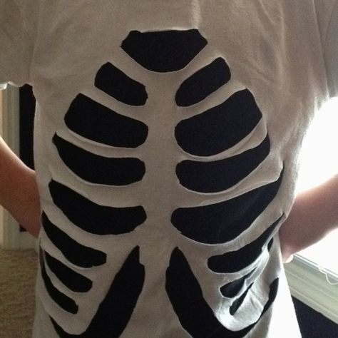 DIY Skeleton Tee Diy Halloween Skeleton Costume, Skeleton Themed Outfit, Easy Skeleton Costume Women, Skeleton Halloween Outfit, Simple Skeleton Costume, Skelton Customes Diy, Halloween Skeleton Costume, Skeleton Halloween Costume Outfit, Skeleton Shirt Cut