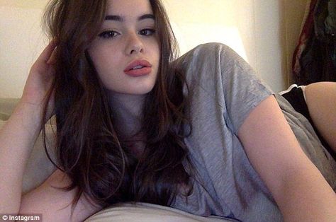 Barbara Ferreira Barbara Ferreira, Barbie Tumblr, Barbie Ferreira, Soft Grunge, Aesthetic Girl, Pretty Woman, Pretty People, Beautiful People, Vision Board