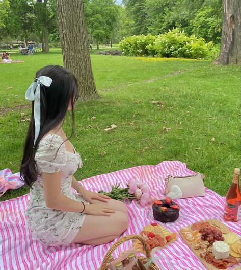 Picnic Pics, Picnic Outfit Ideas, Picnic Date Outfits, Picnic Date Food, Picnic Photo Shoot, Picnic Pictures, Vision 2024, Picnic Photography, Picnic Planning