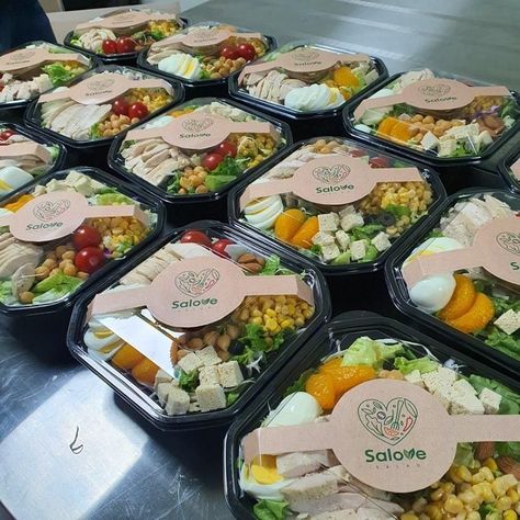 Food Packing Design Creative, Salad Packaging Ideas, Salad Packaging Design, Salad Business, Food Delivery Packaging, Salad Packaging, Healthy Eating Meal Plan, Salad Box, Ayam Bakar