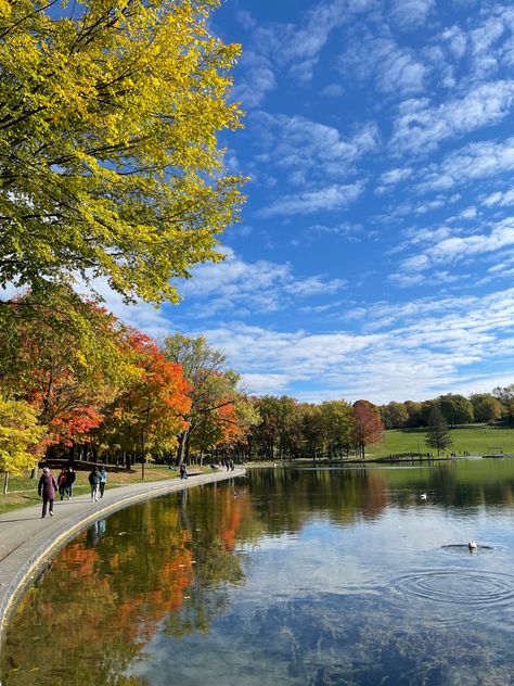 Montreal Fall Aesthetic, Montreal Canada Photography, Summer In Montreal, Montreal Summer Aesthetic, Montreal Canada Winter, Mcgill Aesthetic, Montreal Canada Aesthetic, Charlottetown Canada, Canada Culture