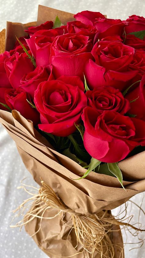 Romantic Good Night Image, Love Rose Flower, Flower Background Iphone, Good Morning Beautiful Gif, Rose Flower Pictures, Good Morning Roses, Beautiful Landscape Photography, Red Rose Bouquet, Beautiful Red Roses