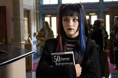 Emily Osment of ‘Hannah Montana’ gets scary in ‘The Haunting Hour’ – Orange County Register Haunting Hour, Emily Osment, The Haunting, Peinados Fáciles Para Cabello Corto, Grunge Girl, Goth Aesthetic, Gothic Girls, Punk Goth, Grunge Hair